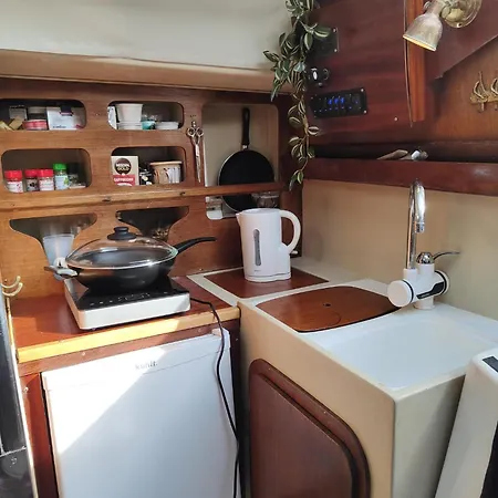 Abombordo Πλωτό κατάλυμα *