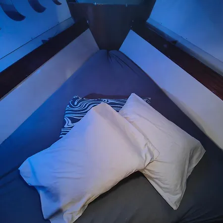 Hotel en barco Abombordo