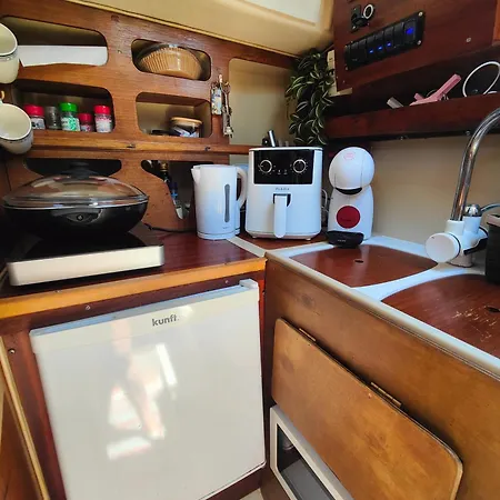 Abombordo Hotel en barco *